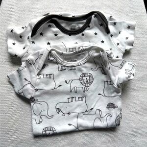 🛑 FINAL SALE Bundle of 2 Baby Bodysuits 3–6M Star & Animal Print